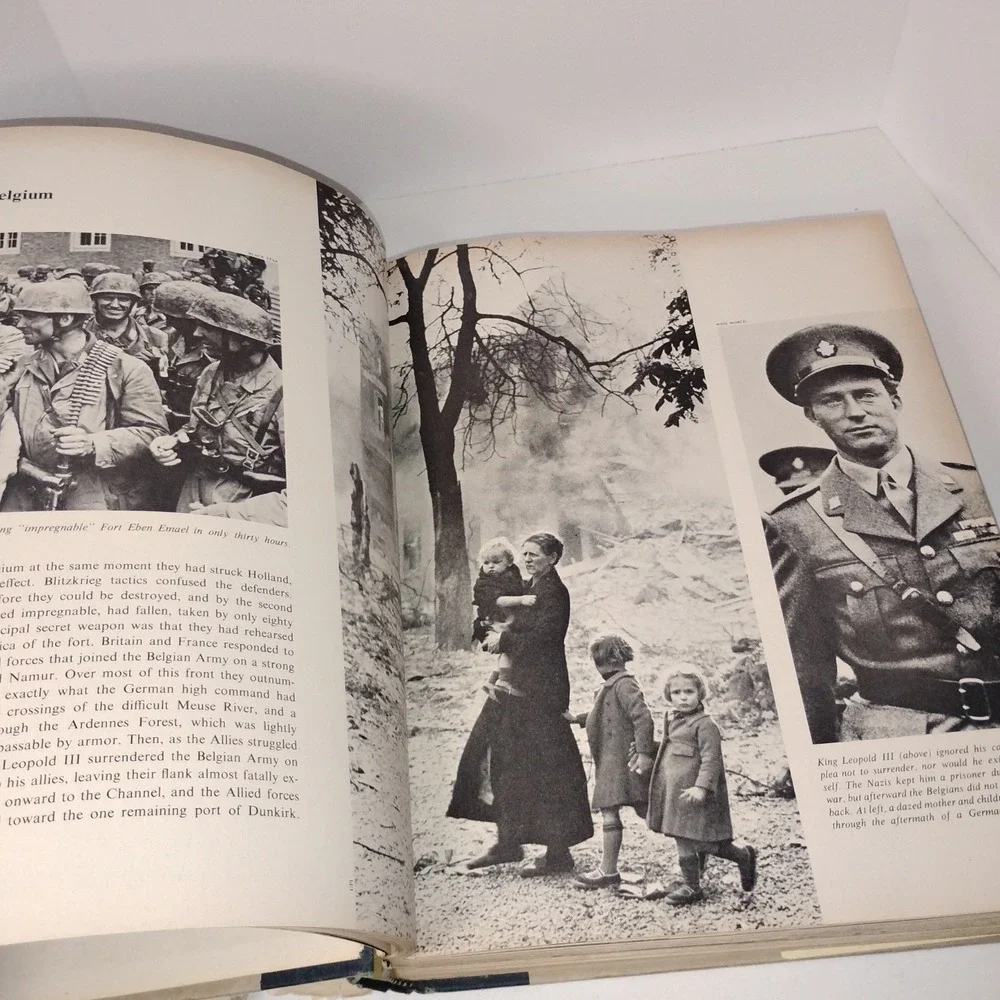 American Heritage Picture History of WWII‎ by Sulzberger ( 1966 )